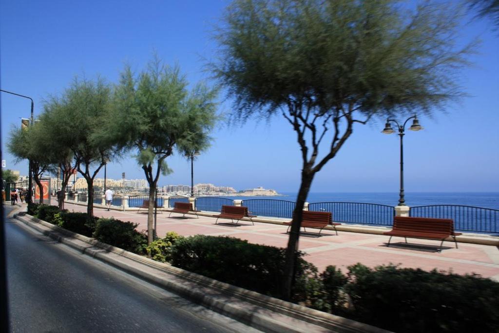 Idyllic Apartment Steps From The Promenade Сліма Екстер'єр фото